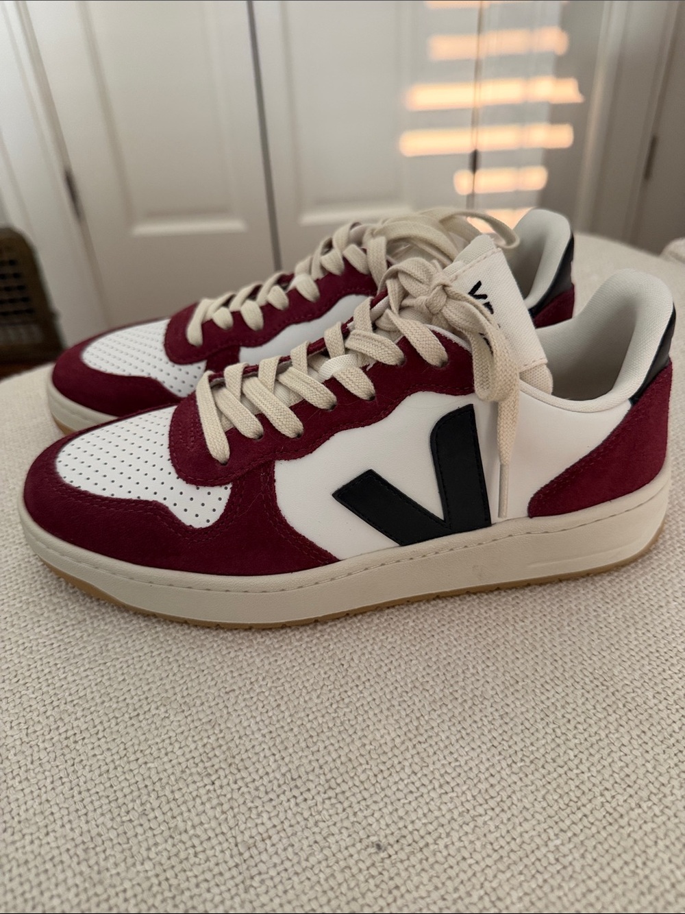 NWT Veja V-10 LEATHER WHITE BLACK AMARANTE Sneakers